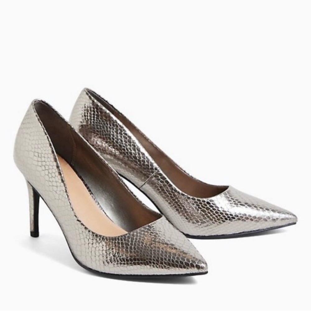 TORRID Metallic Snake Print Faux Patented Leather Pumps—SZ. 7 - Picture 4 of 14